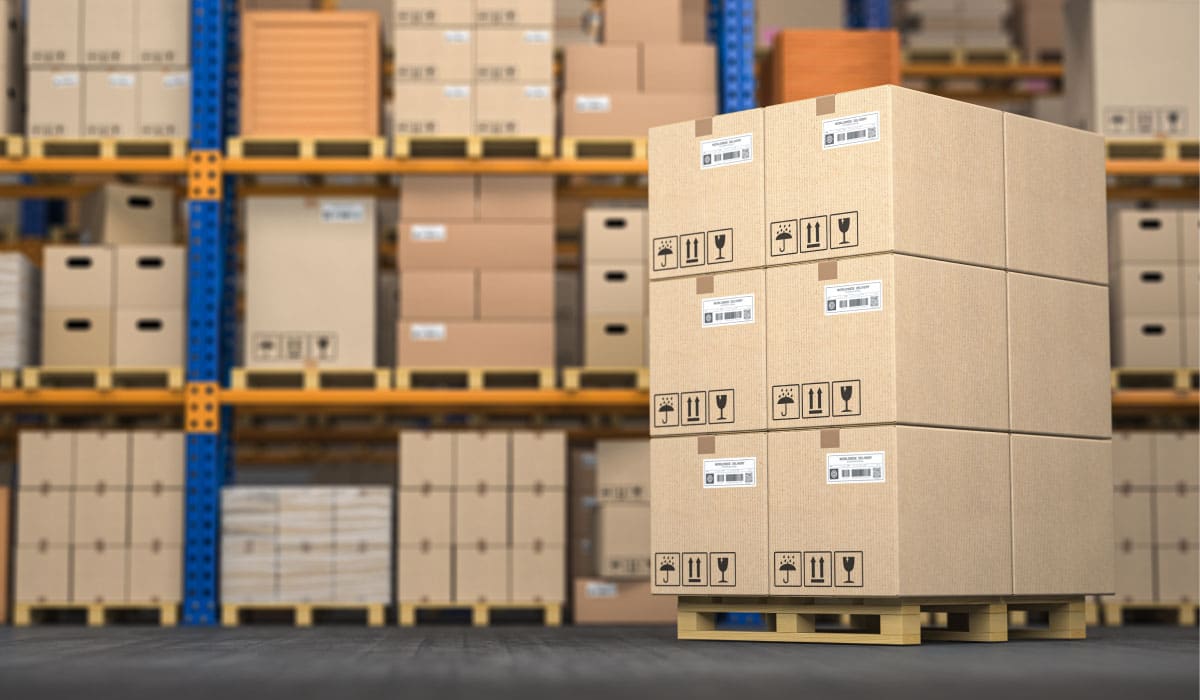 Depósito de productos para mascotas listo para consolidación